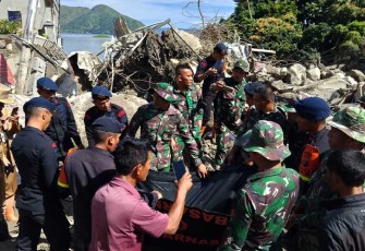 Evakuasi Korban Bencana Tanah Longsor dan Banjir Bandang di Humbahas