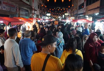 Bazar Imlek Kota Lama Tanjungpinang Jadi Pilihan Masyarakat Mengisi Liburan Akhir Pekan