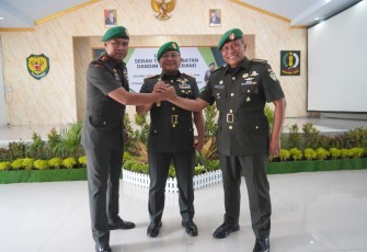 Brigjen TNI Tatang Subarna saat Pimpin Serah Terima Dandim 0602/Serang