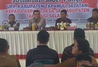 Wakapolres Kompol Rahman Takdir Harahap, SH, saat sosialisasi pencegahan pungutan liar (Pungli) kepada para Kades se-Kecamatan Angkola Barat, Kamis (9/3/2023) pagi.