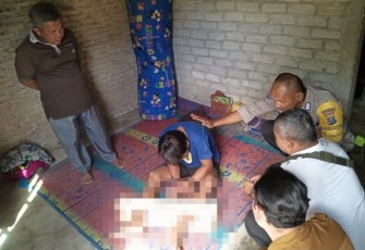 Bripka Alex Panjaitan, SH, bersama tim Puskesmas Hutaraja, langsung turun ke lapangan tangani kasus gangguan jiw