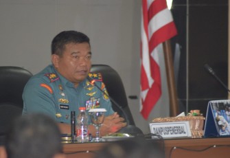 Komandan Puspenerbal Laksda TNl Dr. Imam Musani memimpin langsung jalannya evaluasi.