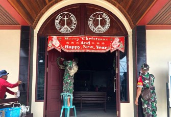 Koramil Loa Janan Gelar Karya Bhakti Pembersihan Gereja
