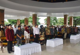  Petani anggota HKTI Kabupaten Karanganyar saat mengikuti kegiatan sosialisasi penyuluhan P4GN, di Rumdin Bupati setempat, Rabu (1/3/2023) pagi.