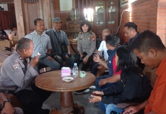 Ngopi bareng PS Kanit Binmas Polsek Ngunut, Iptu Nenny Sasongko hadir bersama anggota serta Babinkamtibmas jajaran Polsek Ngunut dan juga puluhan insan jurnalis, Selasa (14/03/2023).