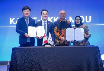 MenKopUKM Teten Masduki dalam acara Business Forum II Provinsi Busan/Korea Selatan dan Penandatanganan MoU tentang RnD Center EV antara PIKKO dengan BEPA terkait hibah program dari Provinsi Busan di Jakarta, Selasa (10/10)