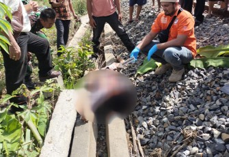 Korban saat diidentifikasi di TKP