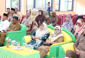 Walikota Tanjung Pinang  Hj .Rahma.S.IP.MM saat Tinjau Hasil Renovasi Aula MAN Tanjungpinang.