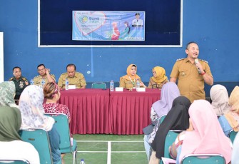 Kegiatan sosialisasi pencegahan stunting serta Penurunan AKI dan AKB, di Aula Balai Desa Jaten, Senin (27/11/2023) pagi.