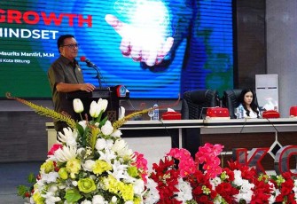 Wali Kota Bitung saat memberikan kuliah umum