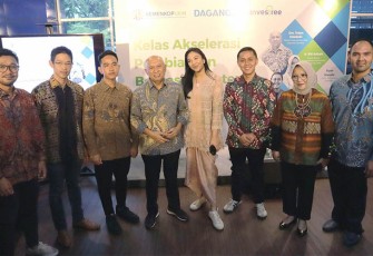 (ki-ka) Danang Kusuma, VP of Digital Partnerships & SME Loan Investree - Wilson Yanaprasetya, Co-Founder Dagangan - Gibran Rakabuming Raka, Wali Kota Surakarta - Drs. Teten Masduki, Menteri Koperasi dan UKM RI - Putri Tanjung, Staf Khusus Presiden RI - Wismaya Adi, VP of Business Development Dagangan - Ir. Siti Azizah, MBA, Deputi Bidang Kewirausahaan Kementerian Koperasi dan UKM - Ryan Manafe, CEO & Co-Founder Dagangan