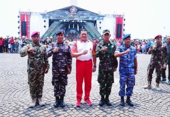 Dua Prajurit Inspiratif TNI AL Terima Penghargaan dari Panglima TNI 
