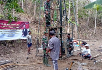 Pembangunan sumur bor yang berlokasi di Jaten, Desa Donorojo, Kec. Donorojo, Kab. Pacitan yang ditargetkan dengan kedalaman 60 meter, hingga saat ini progresnya terus mengalami peningkatan dan sudah mencapai 20%, Sabtu (18/11/2023). 