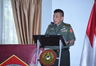 Kapusjianstralitbang TNI Mayjen TNI A. Z.R. Dondokambey, S.E., M.M., saat membuka acara Focus Group Discussion (FGD)