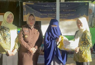 Kajari Kepahiang (dua dari kiri) saat Kunjungi Panti Asuhan Alkahfi di Desa Ujan Mas