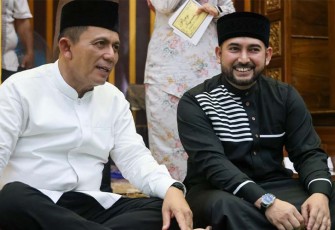 Gubernur Kepulauan Riau H. Ansar Ahmad saat menghadiri Tabligh Akbar Peringatan Malam Nuzulul Qur'an 1444 H / 2023 M Tingkat Provinsi Kepulauan Riau yang digelar di Masjid Darul Maghfirah, Sagulung, Kota Batam, Sabtu (8/4).