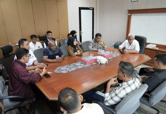 saat rapat pertemuan