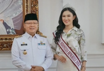 Gubernur Rohidin Mersyah menerima audiensi Puteri Indonesia Perwakilan Bengkulu Nabila Putri Bintadytama di Balai Raya Semarak Bengkulu pada Rabu (7/2/2024)