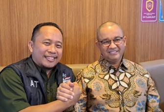 Jubir TPD AMIN Sulsel Asri Tadda saat bersama Capres Anies Baswedan