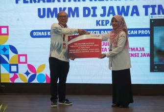 Bank Jatim Bagikan Peralatan Kemasan Produk