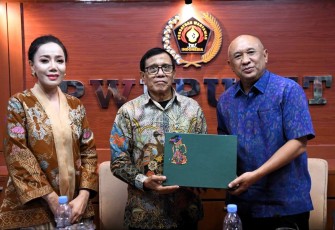 MenKopUKM Teten Masduki dalam acara Dialog Nasional UMKM yang diselenggarakan oleh Persatuan Wartawan Indonesia (PWI) di Gedung Dewan Pers, Jakarta, Rabu (7/2/2024).