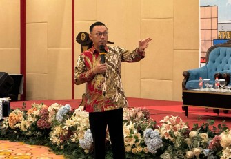 Kepala BPN Kota Depok Indra Gunawan paparkan alur penanganan mafia Tanah dalam Succes Story di Rakerda se-Jawa Barat, Senin-Rabu 22- 24 Juli 2024. (Foto BPN Kota Depok)