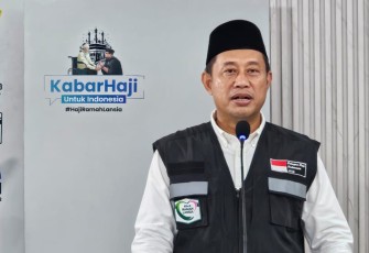Kabiro HDI Kemenag Akhmad Fauzin memberikan keterangan pers di MCH Asrama Haji Pondok Gede