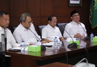 Direktur Penais (kanan) Ahmad Zayadi memberi keterangan pers terkait penyelenggaraan MTQ Nasional
