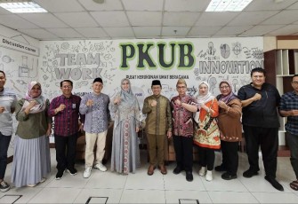 Kepala PKUB Adib bersama Oki Setiana Dewi dan tim di Jakarta, Jum'at (13/9)