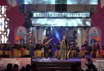 Penampilan Keroncongisasi featuring Sruti Respati dalam Solo Keroncong Festival (SKF) 2024, di Pamedan Pura Mangkunegaran, Kota Solo pada Sabtu (20/7/2024)