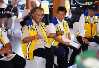 Menteri Pekerjaan Umum Dody Hanggodo saat meninjau Daerah Irigasi Karangtalun di Magelang, Sabtu (16/11/! 2024)
