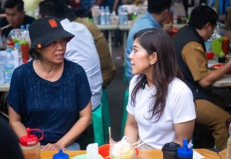 Menteri Komunikasi dan Digital Meutya Hafid meninjau langsung penerapan digitalisasi di kalangan pelaku UMKM saat mengunjungi Pasar Lama Kota Tangerang, Selasa (24/12/2024)