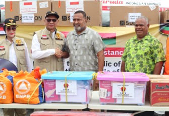 Kepala BNPB Letjen TNI Dr. Suharyanto S.Sos., M.M., sebagai ketua delegasi memimpin langsung pengiriman bantuan kemanusiaan ke Vanuatu. Badan Nasional Penanggulangan Bencana (BNPB) memastikan bantuan kemanusiaan dari Pemerintah Republik Indonesia untuk korban bencana tiba dengan selamat di Vanuatu