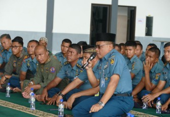 Lanudal TPl saat Peringati Isra Mi'raj bersama Warga Komplek dan Jalasenastri