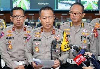 Kakorlantas Polri Irjen Pol Aan Suhanan sat memberikan keterangan pers di Jakarta, Jum'at (12/4)