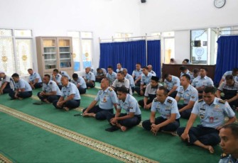 Ustaz Drs. M. Ishak Ahmad bertindak sebagai penceramah pada kegiatan Sholat Dhuha Bersama dilanjutkan ceramah keagamaan bertempat di Masjid As-Sulthon, Makoharmatau,  Bandung, Rabu (31/01/2024)