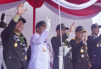 Kasad Hadiri Peringatan HUT Ke-79 TNI AL di Atas KRI dr Radjiman Widyodiningrat-992