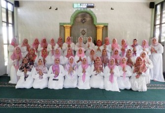 Persit KCK Kodim 0818 Gelar Pengajian di Masjid Al Ikhlas