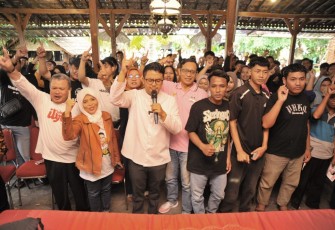 Cabup Karanganyar Ilyas Akbar Temui Buruh dan UMKM Sampaikan Program Prioritas 