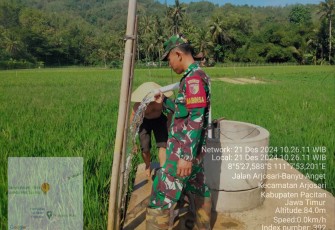 Babinsa Koramil 0801/03 Arjosari Dampingi Kegiatan Pompanisasi di Desa Binaan