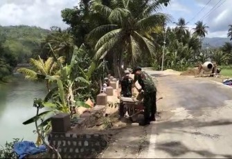 Babinsa Koramil 0801/09 Sudimoro Bantu Pembuatan Talud