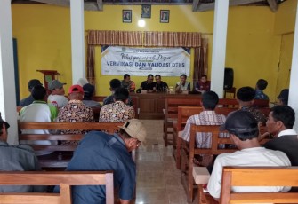 Babinsa Koramil 0806-11/Panggul Ikuti Musyawarah Desa (Musdes) validasi Data Terpadu Kesejahteraan Sosial (DTKS) di Desa Karangtengah, Kecamatan Panggul, Sabtu (28/12/2024)