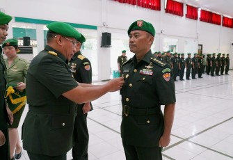 Kapuskesad saat Pimpin Sertijab Dircab Puskesad di Sasana Wira Sakti Mapuskesad Cililitan Jakarta Timur, Kamis (22/2/2024).