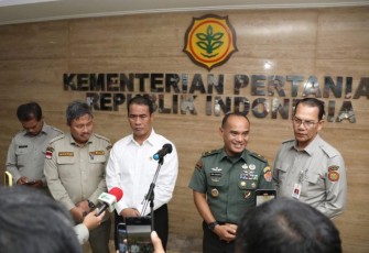Konferensi pers usai penandatanganan nota kesepahaman dan perjanjian kerjasama optimasi lahan rawa tahun 2024 di Kementerian Pertanian, Senin, 4 Maret 2024.