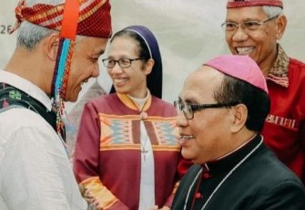 Ganjar Pranowo saat Bertemu Uskup Ruteng di Keuskupan Ruteng, Jumat (26/1).