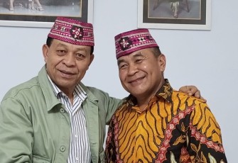 Balon Bupati Heribertus Ngabut,S.H bersama Balon Wakil Bupati Karolus Mance Saat Berpose Bersama