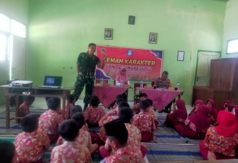 Anggota Koramil 0803/02 Madiun Adakan Sosialisasi Bullying dan Pembentukan Karakter di SDN Tulungrejo 2