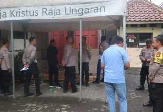  Wakapolres Semarang Kompol Fandy Setiawan bersama sejumlah PJU melakukan pengecekan Pos Pengamanan Natal dan Tahun Baru