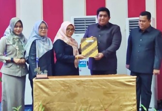 Rapat paripurna Terkait Bapelitbang Menjadi Bapperida