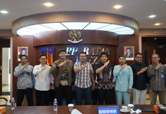 Direktur Pelayanan Terpadu Satu Pintu (PTSP) BP Batam, Harlas Buana, menerima kunjungan Direktorat Jenderal (Dirjen) Penguatan Daya Saing Produk Kelautan dan Perikanan, Jumat (27/12/2024)
